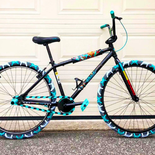 Black & Teal Insane Chains on a stylish single speed bike, showcasing unique two-tone caps and vibrant design.