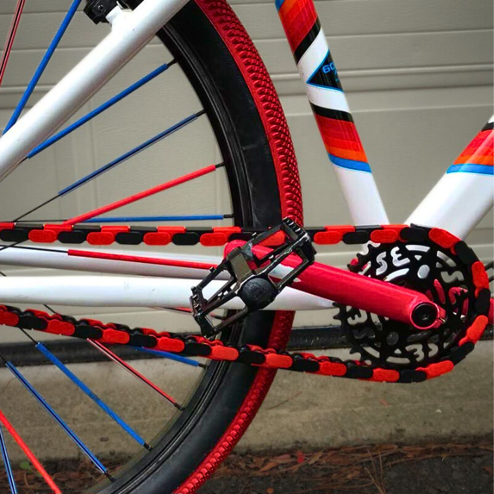 Big Wheelie bicycle featuring black and red Insane Chains, showcasing vibrant street-ready design.