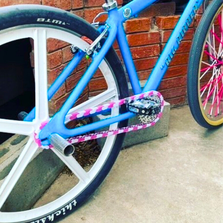 BMX Bikes Pink featuring a two-tone chain in white and pink, perfect for stylish rides.