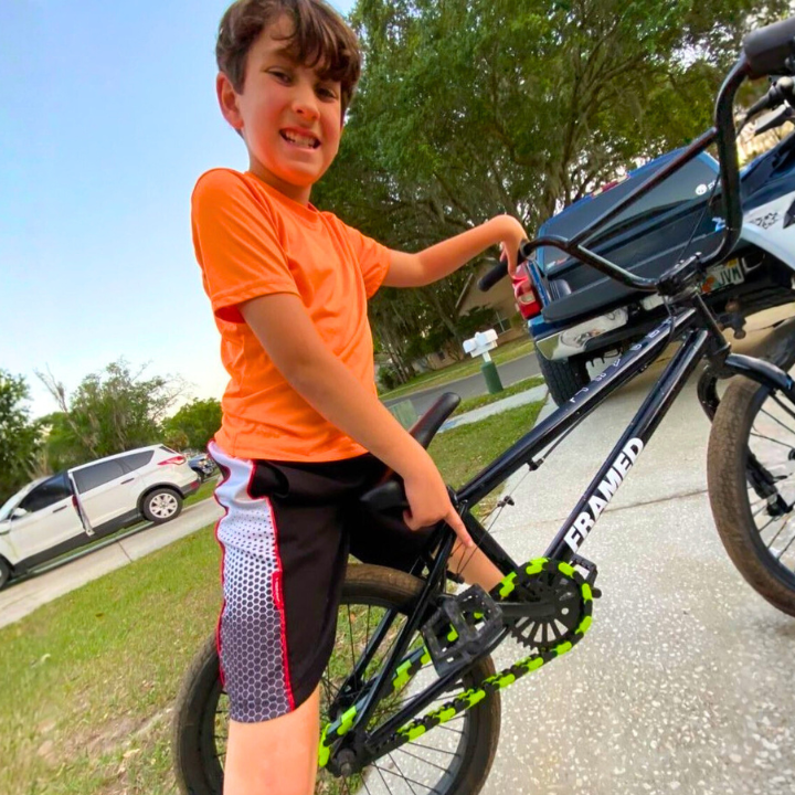 Black & Green Chain Caps