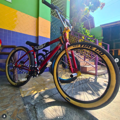 Black & White Chain Caps