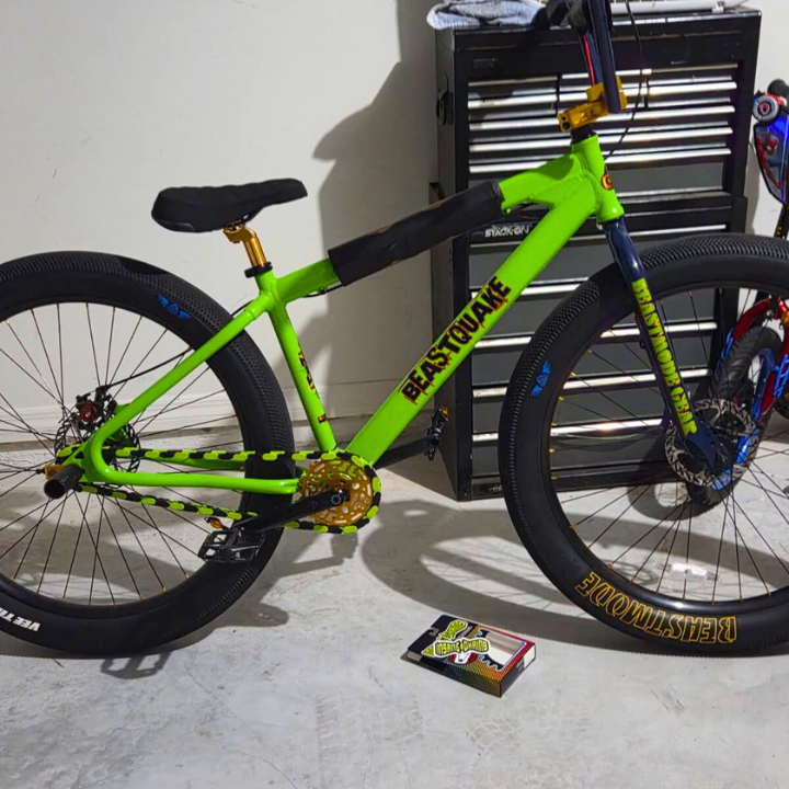 Black & Green Chain Caps